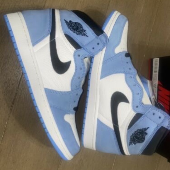 Air Jordan 1 Retro High OG ‘University Blue’ (used) - Picture 3 of 3